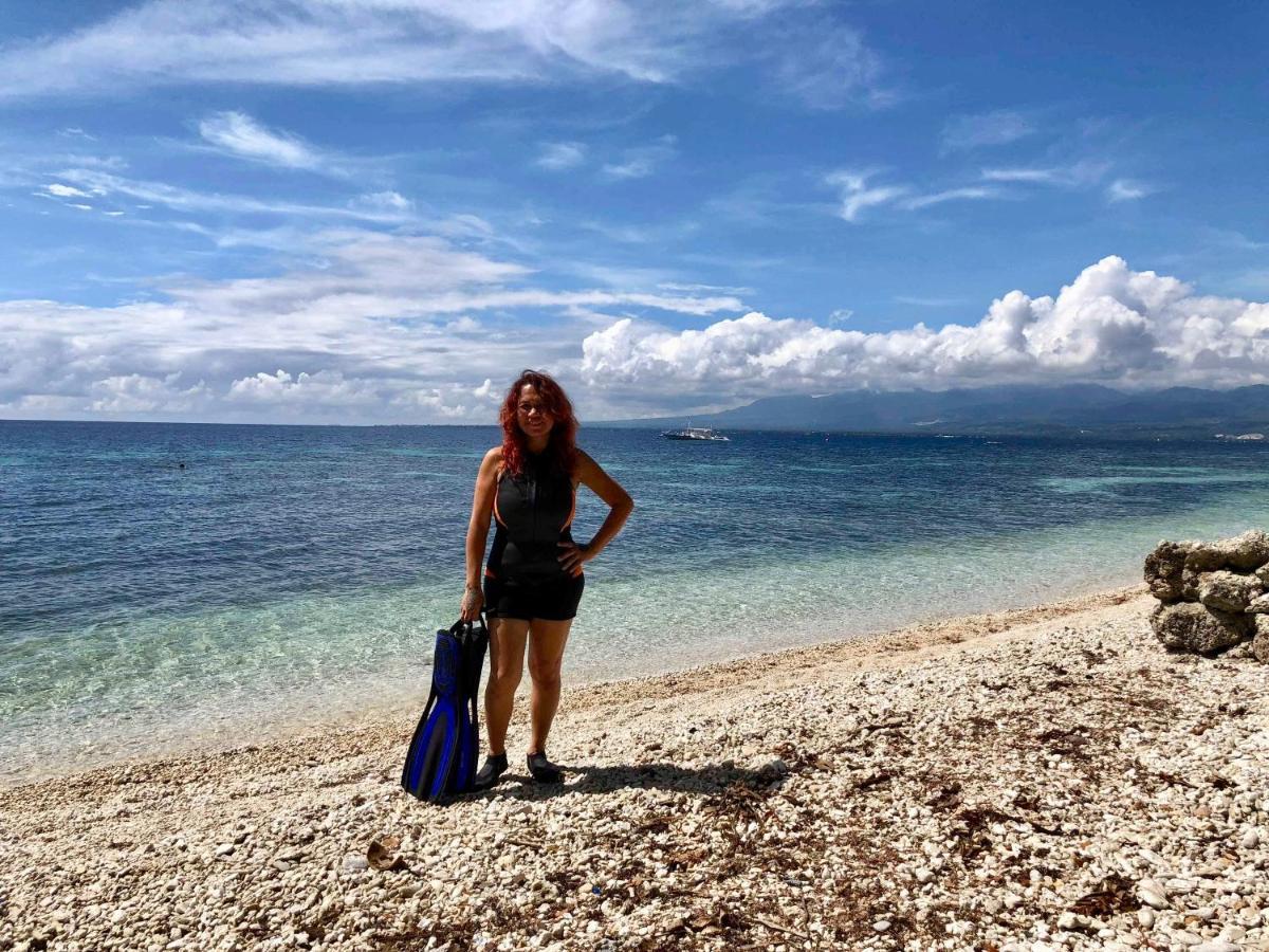 Southseas Beach Resort And Dive Center Сантандер Екстериор снимка