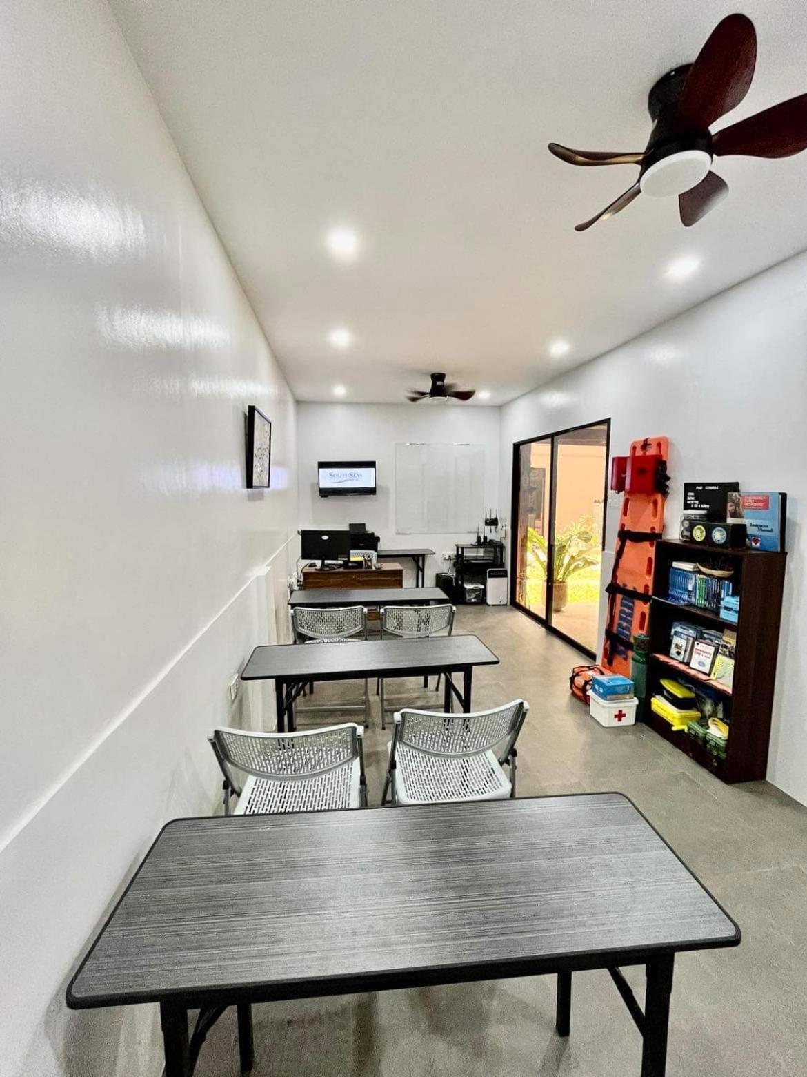 Southseas Beach Resort And Dive Center Сантандер Екстериор снимка