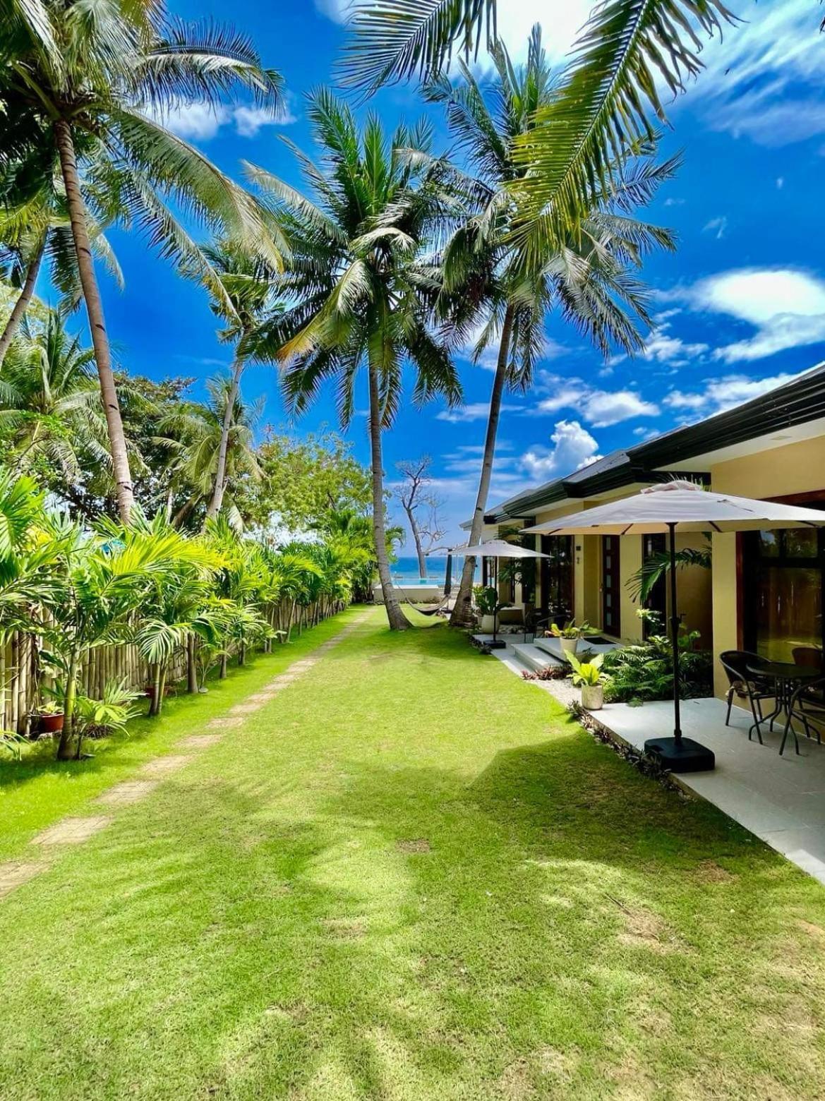 Southseas Beach Resort And Dive Center Сантандер Екстериор снимка